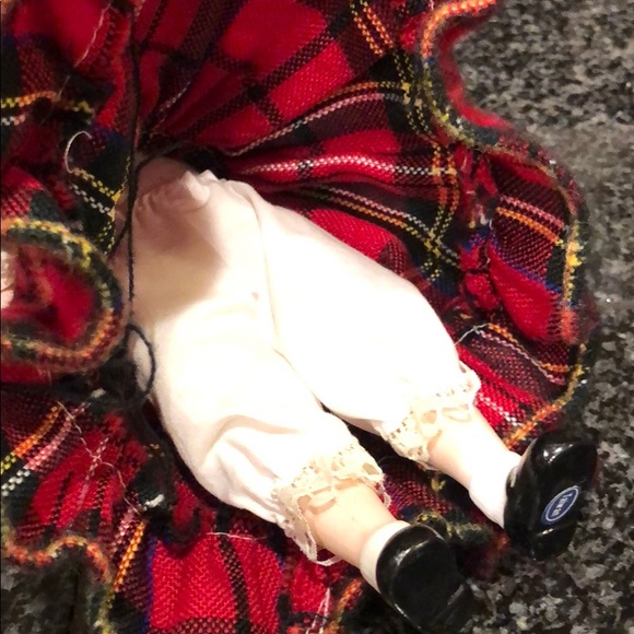 Beautiful vintage doll Christmas outfit porcelain - Picture 6 of 8